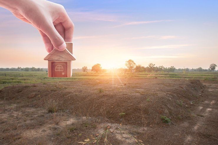 Земля в подарок: как российские семьи могут получить участок после 10 лет брака