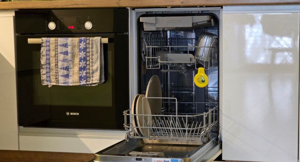 Как простая соль в посудомойке может вернуть вашему стеклу идеальный блеск
