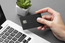 Как долги могут привести к блокировке банковской карты