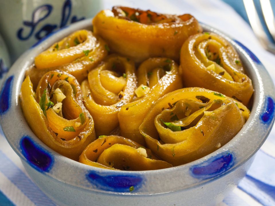 Жареные огурцы с чесноком: неожиданный взгляд на привычный продукт