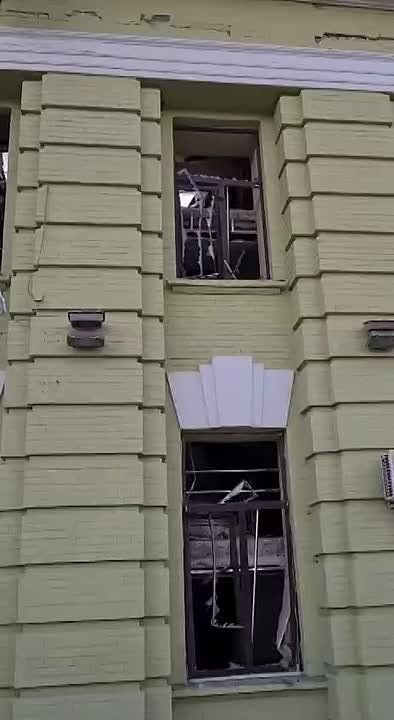  :          4  