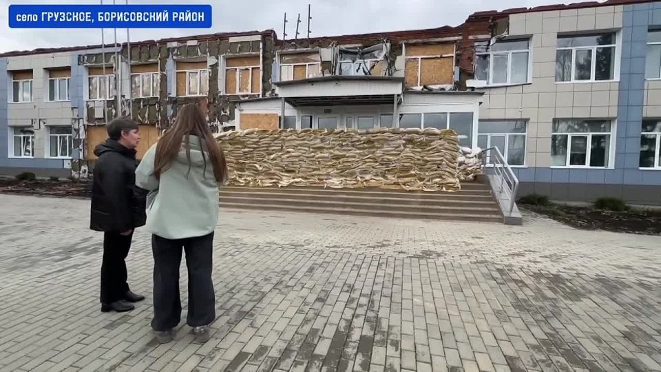  :    -    :
