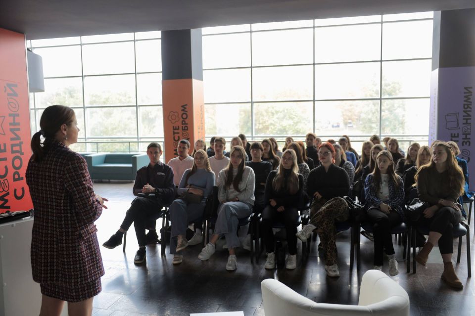 Татьяна Киреева: Сегодня провела встречу с будущими коллегами — ребятами, которые сейчас учатся в НИУ «БелГУ» на специальности «Организация работы с молодёжью»