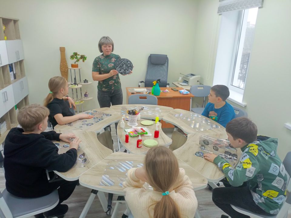 Сегодня мы с особой теплотой и благодарностью поздравляем с профессиональным праздником педагогов дополнительного образования!