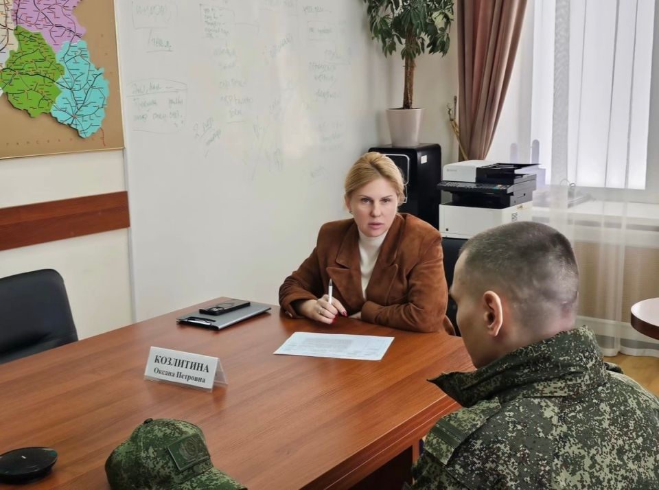 Очередной личный прием граждан провела руководитель минстроя области Оксана Козлитина