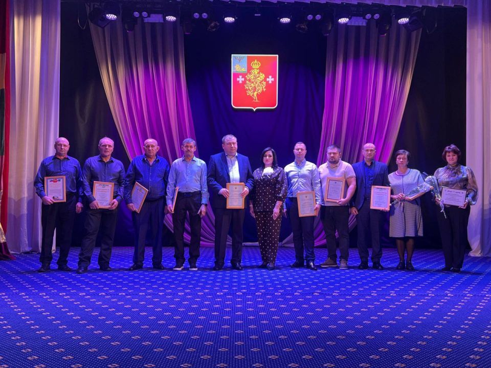 Владимир Переверзев: Работников сельского хозяйства, которые отмечают в это воскресенье свой профессиональный праздник, начали поздравлять задолго до его начала