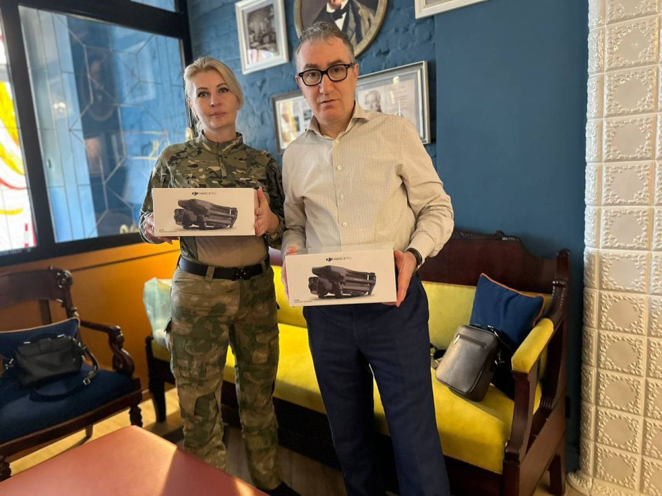 Ректор ГИТИСа Григорий Заславский передал беспилотники белгородским бойцам