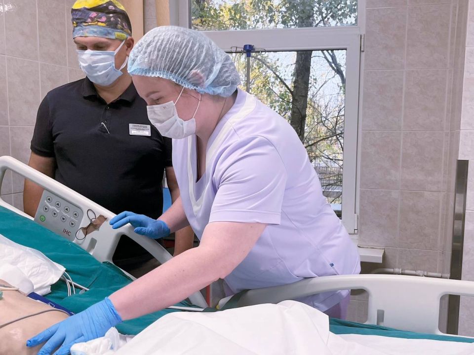 Тяжелораненую восьмилетнюю девочку из Новой Таволжанки доставили в Москву