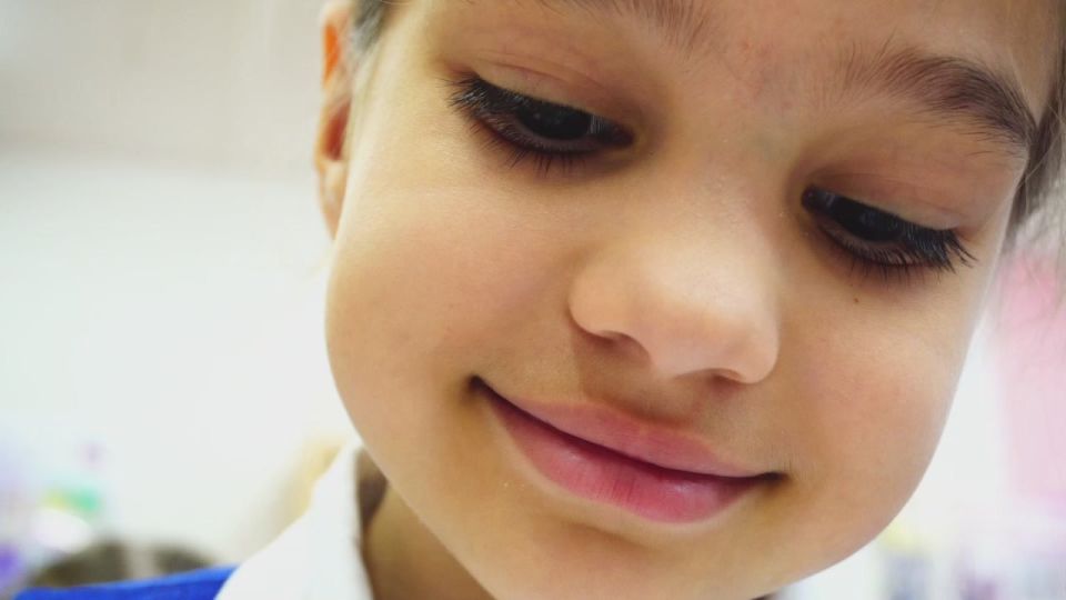 Дорогие старооскольцы!. Сердечно поздравляем вас с Днём флага Белгородской области! Прямоугольное полотнище, разделённое синим крестом на четыре части, которые воспроизводят цвета и фигуры исторических знамён белгородских...