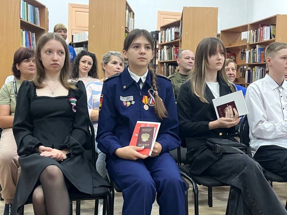 Галина Руденко: Восемь юных жителей Красногвардейского района получили один из самых важных документов в своей жизни - паспорт гражданина России