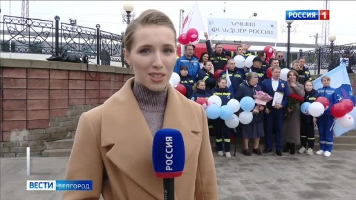 Для лучшего фельдшера страны Павла Козлова встреча на перроне, которую устроили коллеги и родные, стала приятной неожиданностью