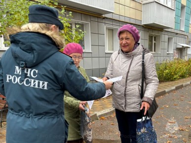 Профилактический рейд сотрудников МЧС России прошёл в жилом секторе