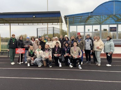 Вчера на новооскольском стадионе развернулась настоящая спортивная борьба в рамках эстафеты «Думай о будущем: страхование и накопление»