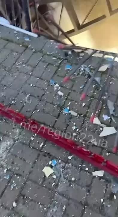 Сообщается, что на видео последствия удара ВСУ по дамбе Белгородского водохранилища