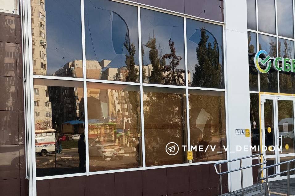 Валентин Демидов поделился фотографиями последствий атаки вражеского БПЛА на Белгород