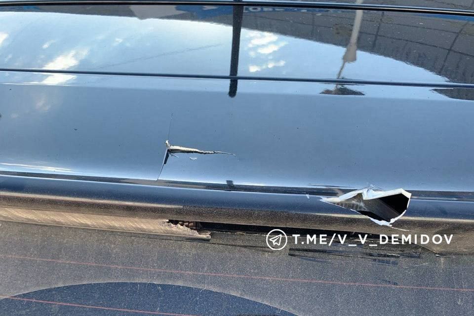 В Белгороде в результате падения обломков БПЛА повреждён автомобиль