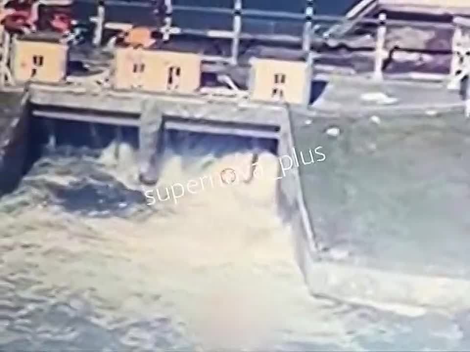 Пан ёбаный хохол радуется удару по плотине в Белгородской области