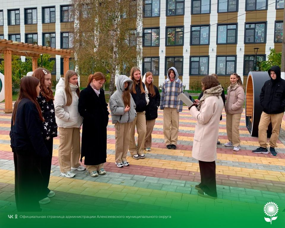 В рамках реализации проекта «Содействие формированию предпринимательских компетенций у жителей Алексеевского муниципального округа» состоялся мастер-класс для школьников МБОУ СОШ №4, посвященный ремеслу фотографа