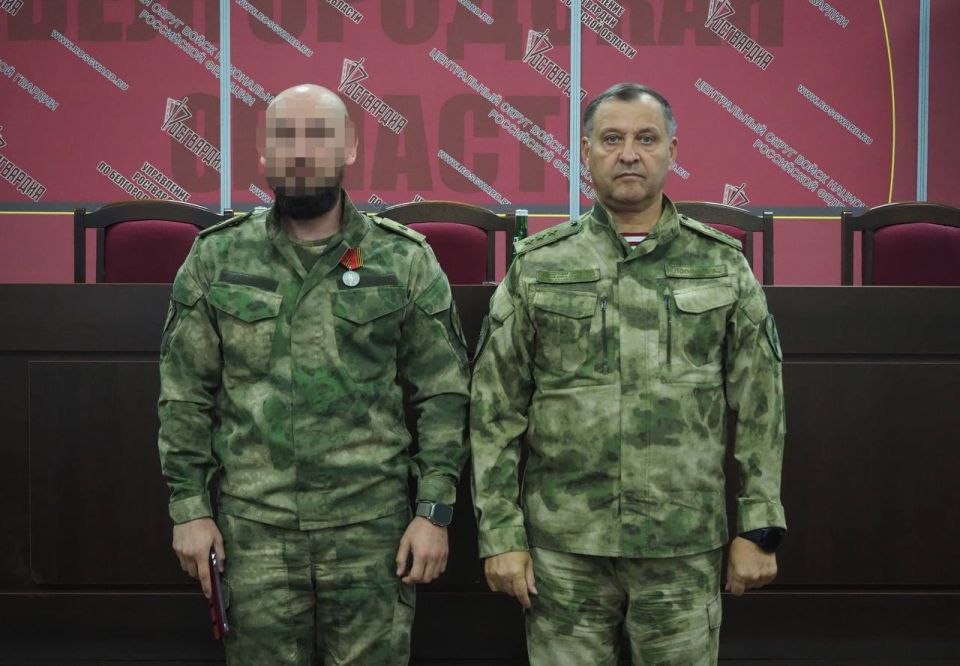 В Белгородской области сотрудникам и военнослужащим Росгвардии вручили государственные награды