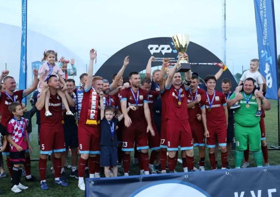 Футбольная команда Завода премикосов №1 принимает участие в голосовании за самый популярный клуб Чемпионата России 8х8