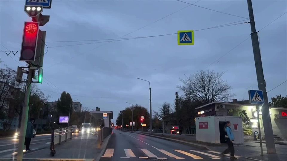 Доброе утро, друзья. Начало новой рабочей недели Соблюдайте правила, выбирайте безаварийное движение и всегда пристегивайтесь ремнями безопасности Также будьте внимательны во дворах и в зоне пешеходных переходов, снижайте...