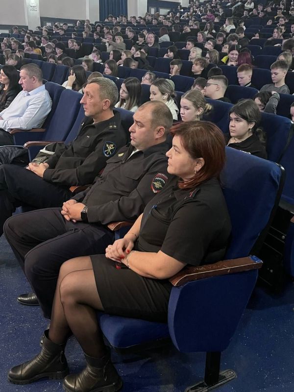 Олег Медведев: 24 октября в МБУК «Центр культурного развития «Звёздный» состоялся важный «Краш-курс» по правилам дорожного движения, организованный совместно сотрудниками Госавтоинспекции ОМВД России «Яковлевский», МЧС...