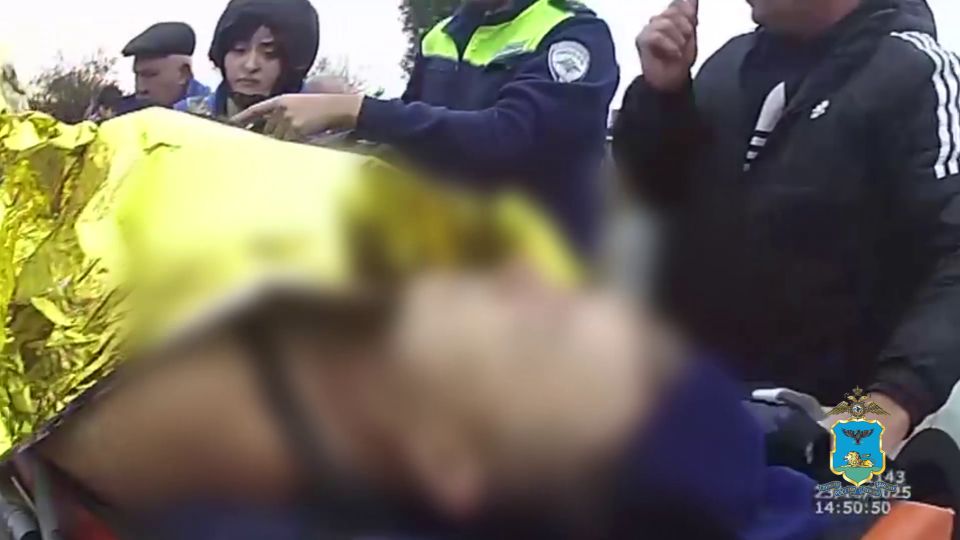 Белгородские автоинспекторы оказали первую помощь гражданам, раненным в результате атаки ВСУ