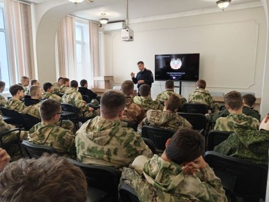 Белгородские автоинспекторы продолжают цикл занятий по ПДД в Центре развития военно-спортивной подготовки «Воин»