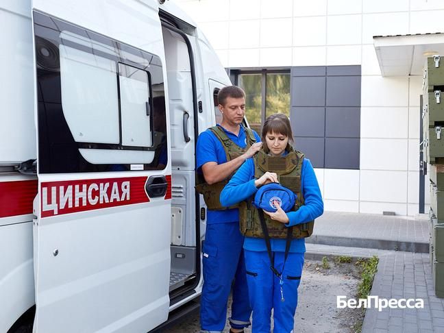 Шебекинских медиков Александра и Юлию Ткачёвых отметили медалями «За спасение погибавших»