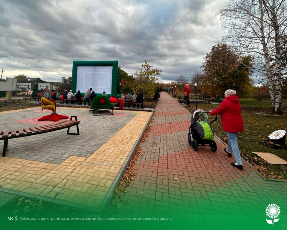 В парке Славы села Глуховка открылась военно-полевая киноплощадка «Под мирным небом Великой страны» в рамках реализации на территории округа проекта-победителя Фонда президентских грантов