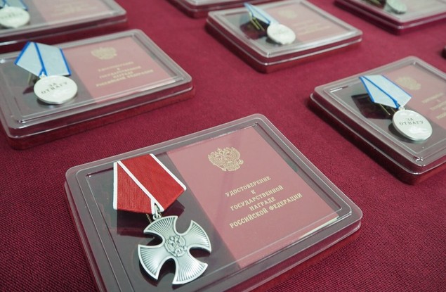 Белгородские росгвардейцы, выполняющие задачи в рамках режима КТО, получили госнаграды