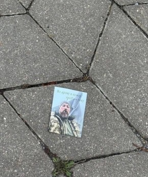 Хохлы разбросали с помощью беспилотника над Шебекино листовки с изображением главаря беспилотных сил ВСУ с погонялом "Мадяр" и угрозами от его лица