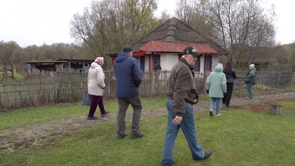 В мире, где главный инструментом общения – голос, они стали незаменимыми проводниками между миром звуков и тишины