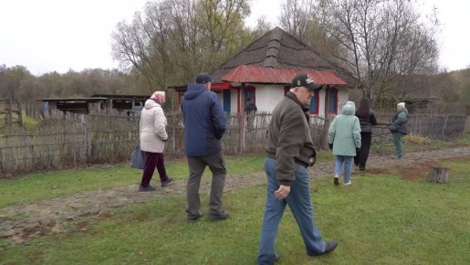 В мире, где главный инструментом общения – голос, они стали незаменимыми проводниками между миром звуков и тишины