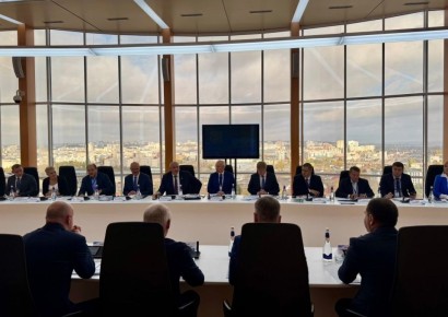 Первый заместитель губернатора области Илья Пономарев и министр экономического развития и промышленности области Максим Гусев приняли участие в коммуникационной сессии Банка России