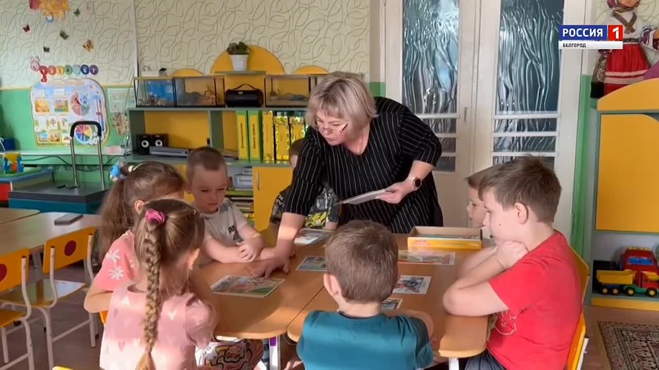 По сигналу «Внимание всем! Ракетная опасность!» малыши из детского сада №3 «Белоснежка» в Губкине в сопровождении воспитателей проследовали в укрытие