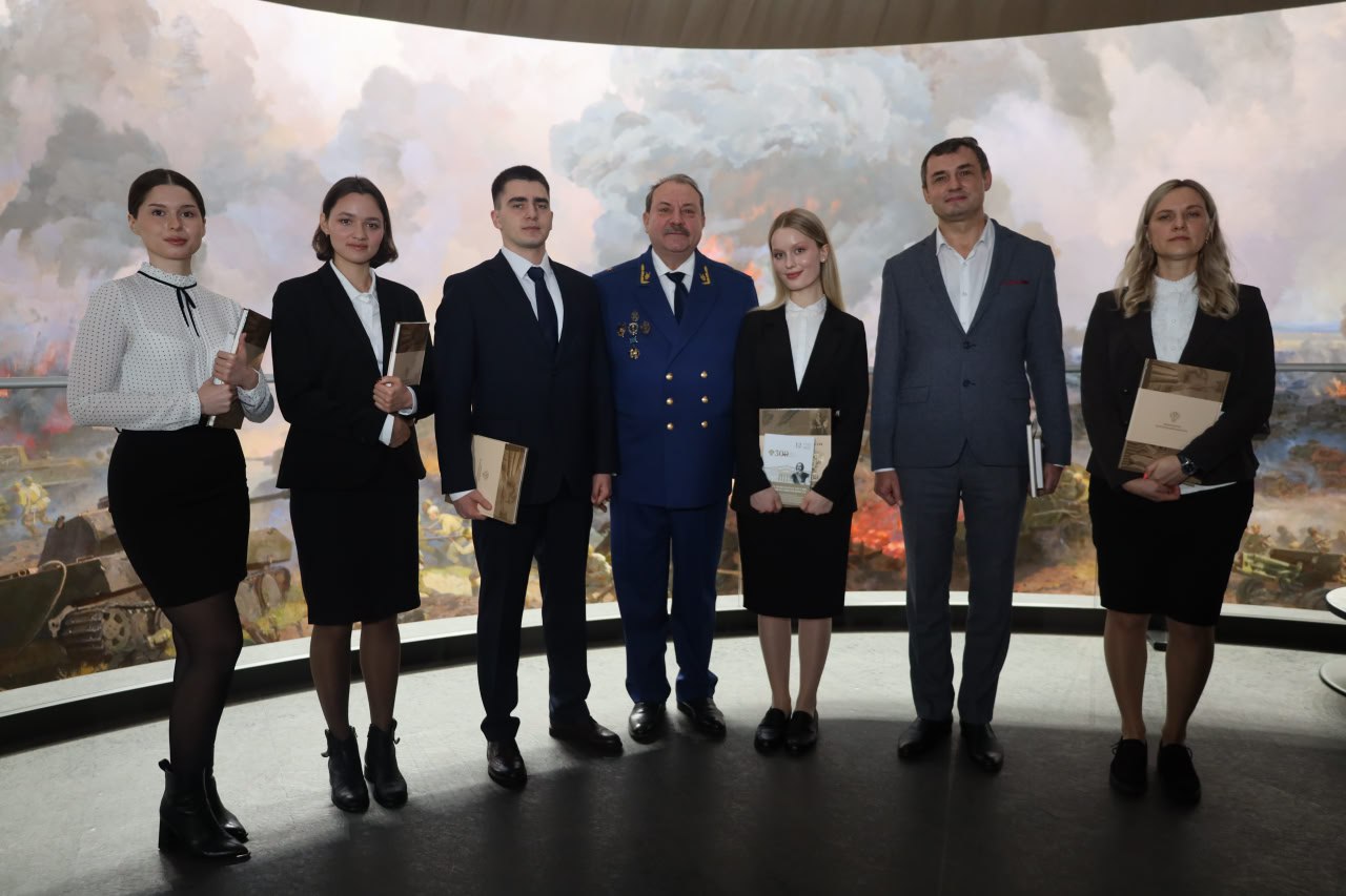 В музее-диораме «Курская битва. Белгородское направление» молодые сотрудники прокуратуры приняли Присягу на верность служения Закону и Отечеству