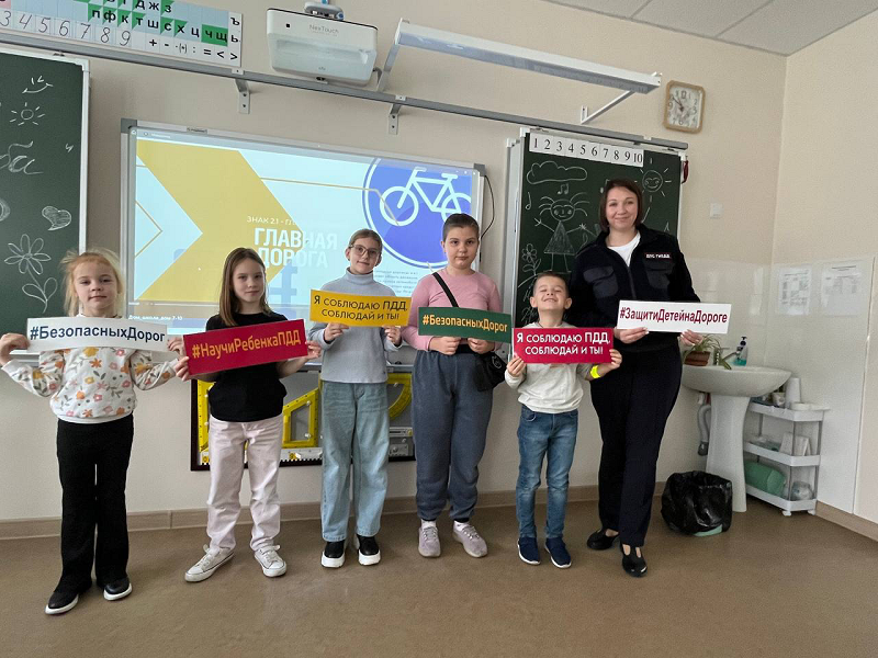 Сотрудники Госавтоинспекции провели киносеансы в осеннем школьном лагере