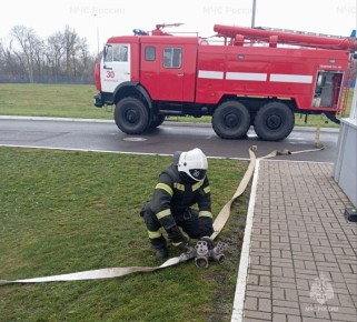 Сотрудники МЧС России провели пожарно-тактические учения на территории завода