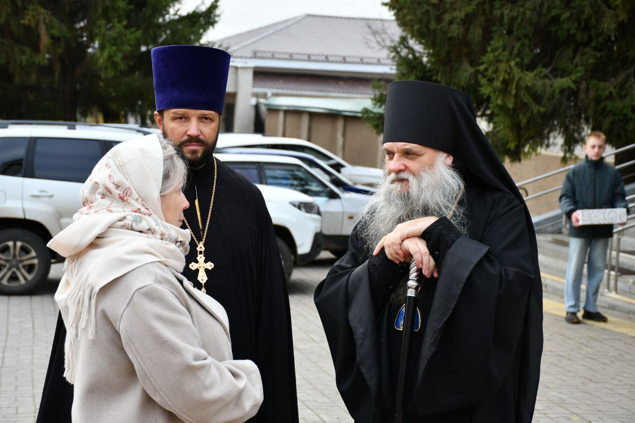 Галина Руденко: Сегодня, в Артемьев день, правящий архиерей Валуйской епархии, епископ Валуйский и Алексеевский Савва совершил Божественную Литургию в храме Покрова Пресвятой Богородицы города Бирюч