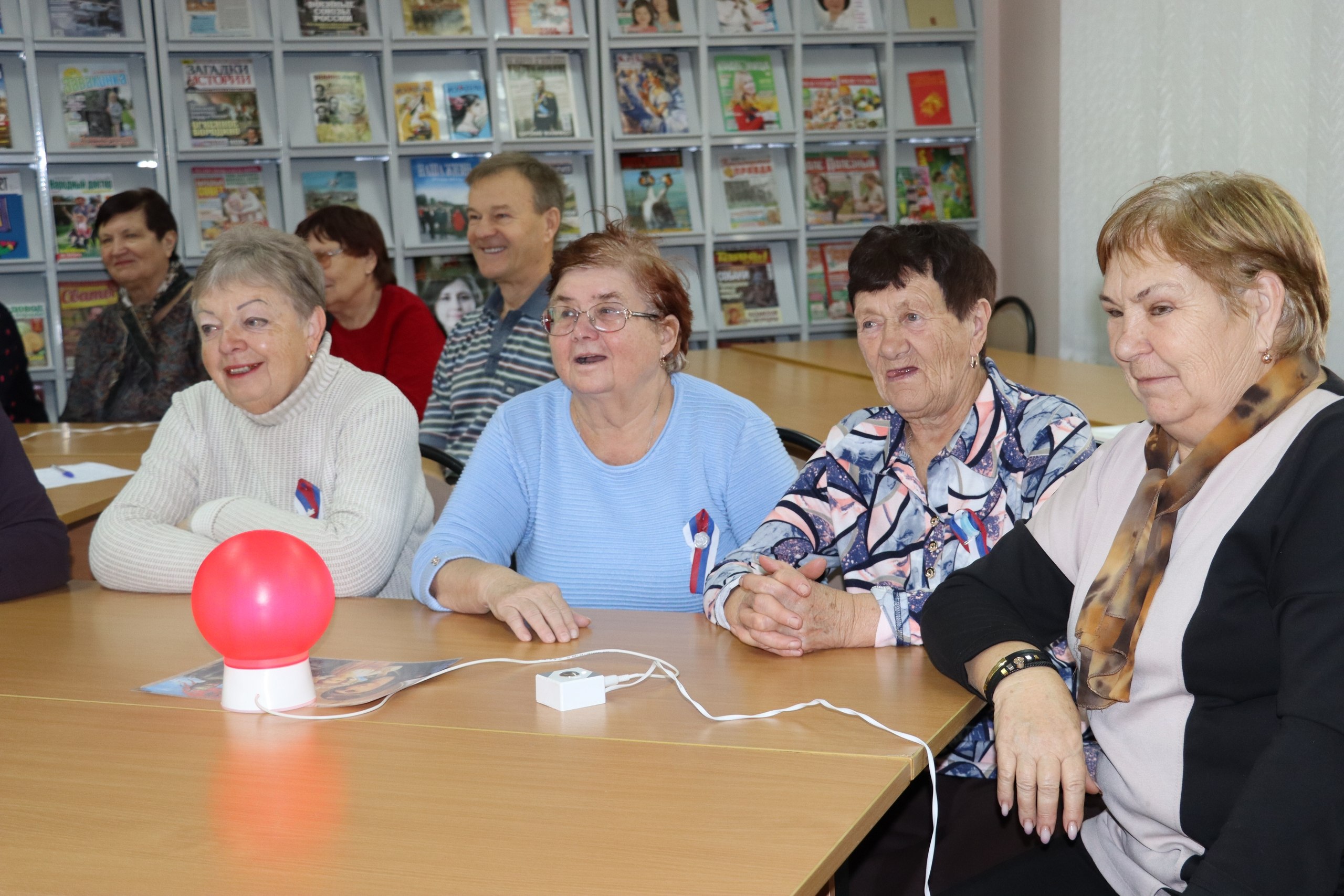 Для читателей серебряного возраста прошла интеллектуальная игра «Россия единством крепка»
