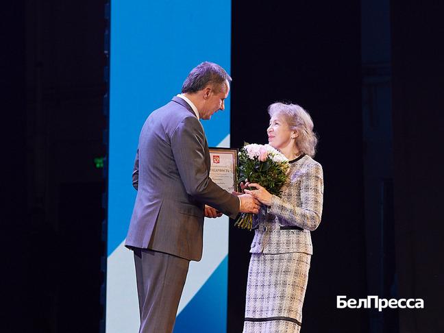 «У нас все герои»: Гладков вручил награды белгородцам в канун Дня народного единства