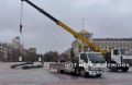 В Белгороде приступили к установке главной новогодней ели области