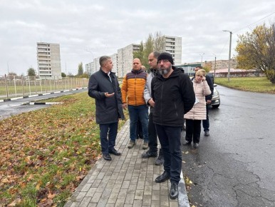 Михаил Лобазнов: Вместе с ответственными руководителями по направлениям провели традиционный объезд города