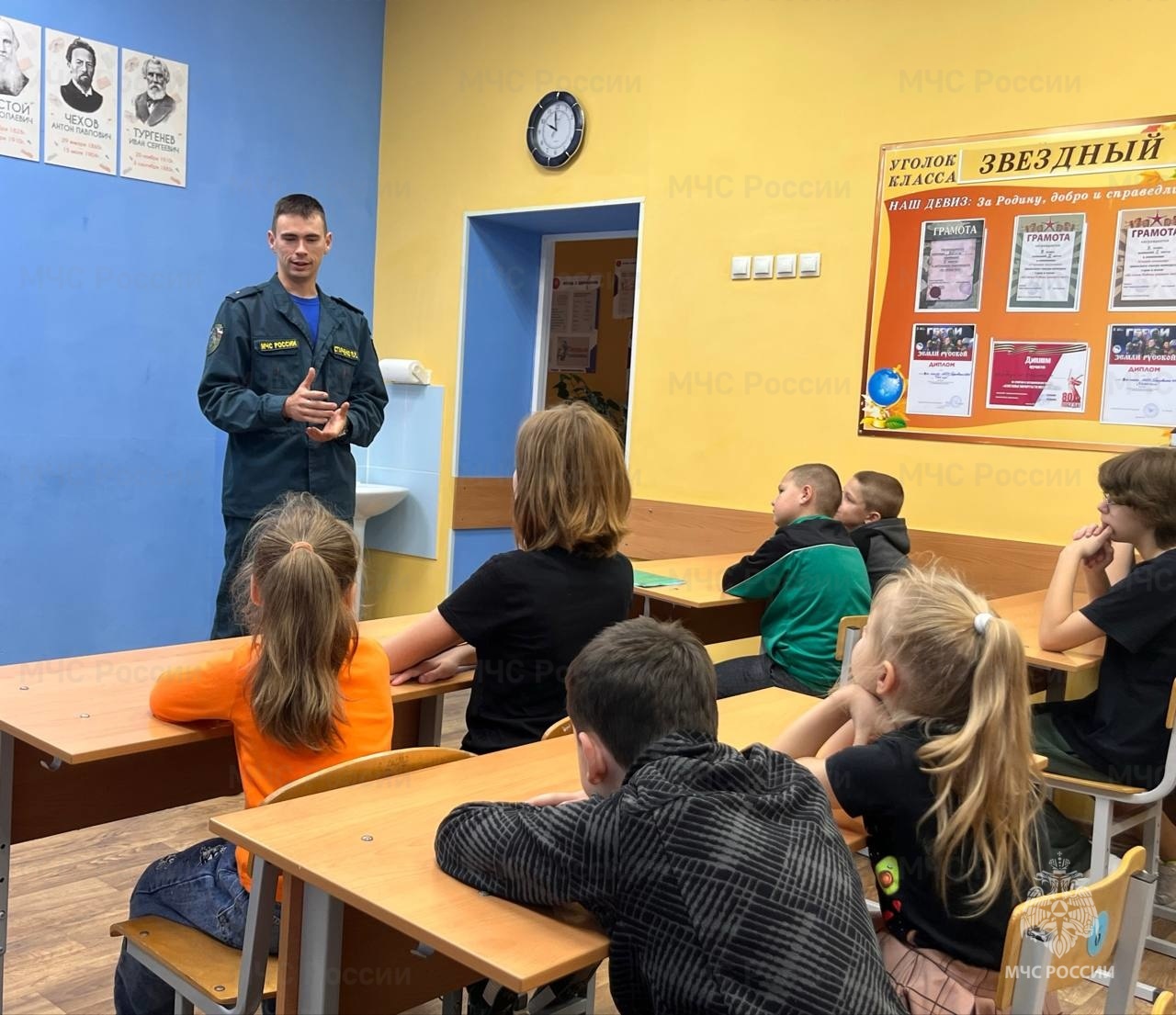 Сотрудники МЧС России провели уроки безопасности с детьми