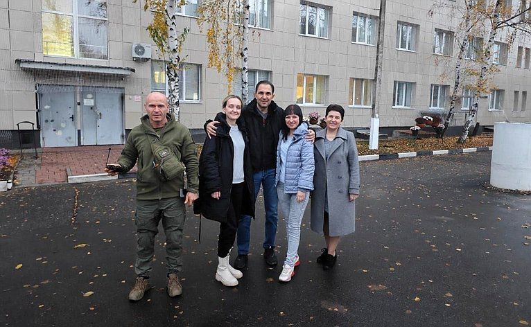 А. Хапочкин доставил гуманитарную помощь в медучреждения Белгородской области