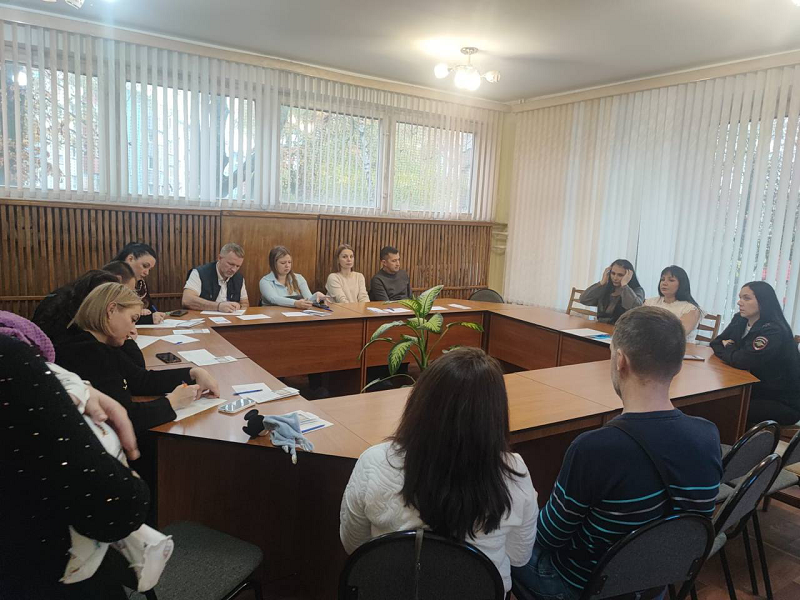 Белгородские автоинспекторы проконсультировали родителей о детской дорожной безопасности