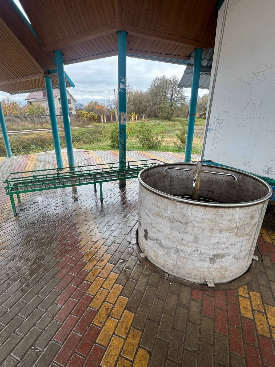 В целях повышения комфорта жителей посёлка Маслова Пристань на местном бювете было обновлено оборудование и установлена новая обечайка