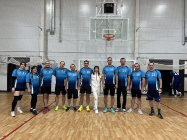 Сегодня ФОК "Лидер" в Томаровке стал настоящей волейбольной ареной и собрал сильнейшие команды Яковлевского муниципального округа, где они продемонстрировали свой профессионализм и волю к победе: