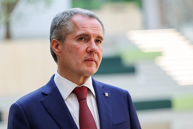 Гладков сообщил о награждении военных, поймавших Кострикина